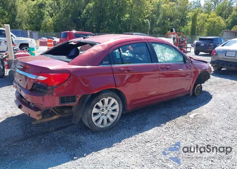 2014 Chrysler 200 Lx z USA, uszkodzony, nr VIN 1C3CCBAB6EN209001